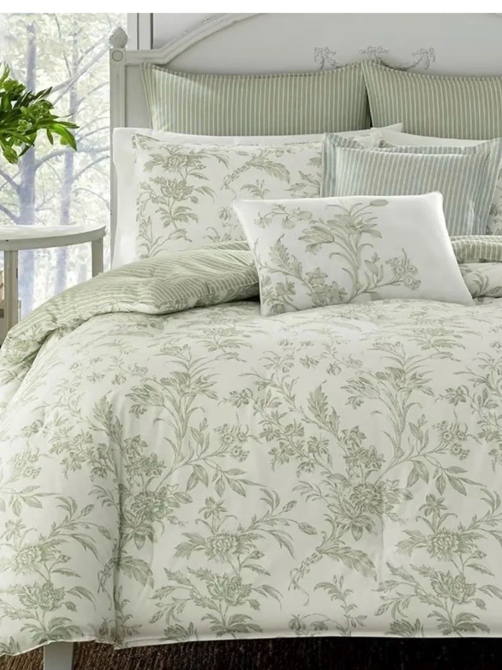 Laura Ashley Queen Size Comforter Set (Natalie Sage)